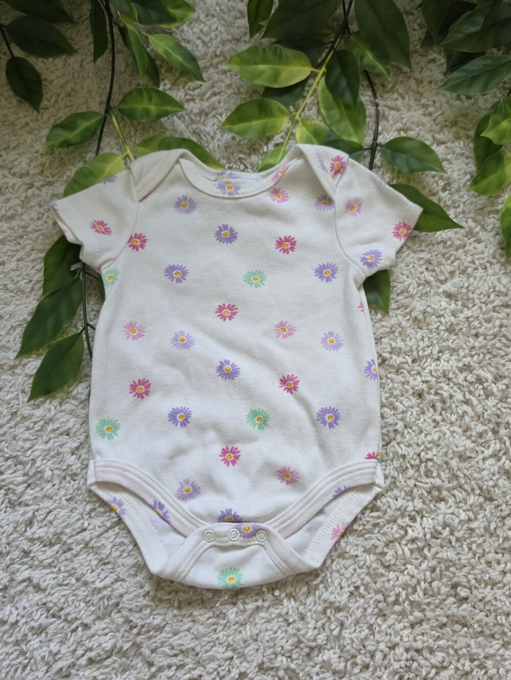 Baby Girl Daisy Onesie (6-9 Months)